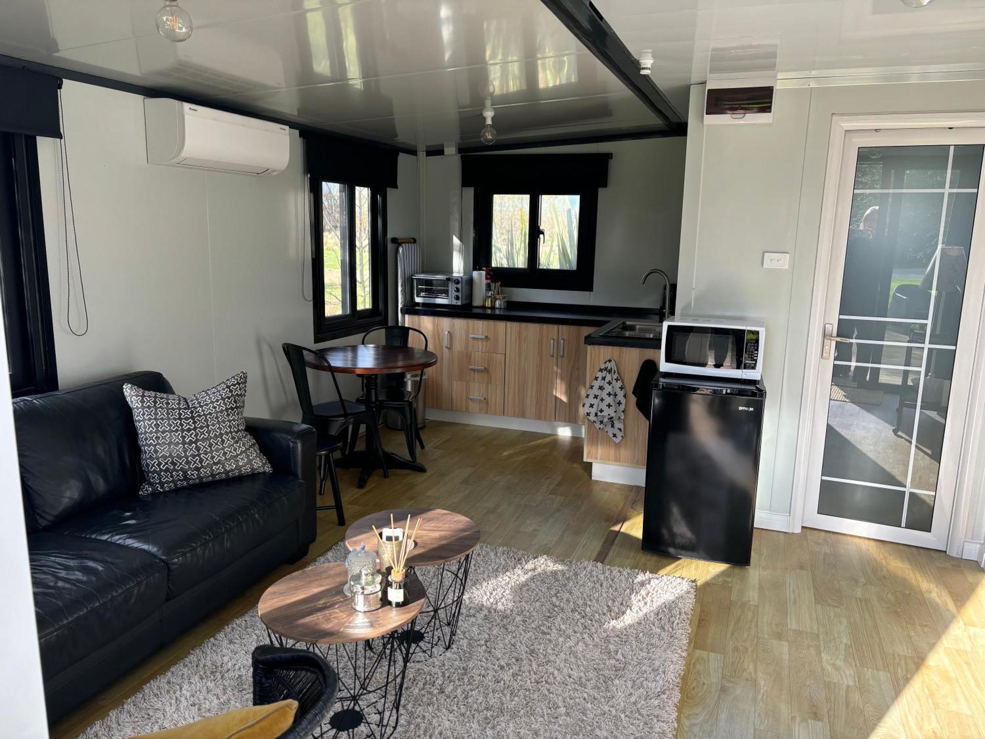 Adorable Little Container House Apartment Hastings Exterior foto