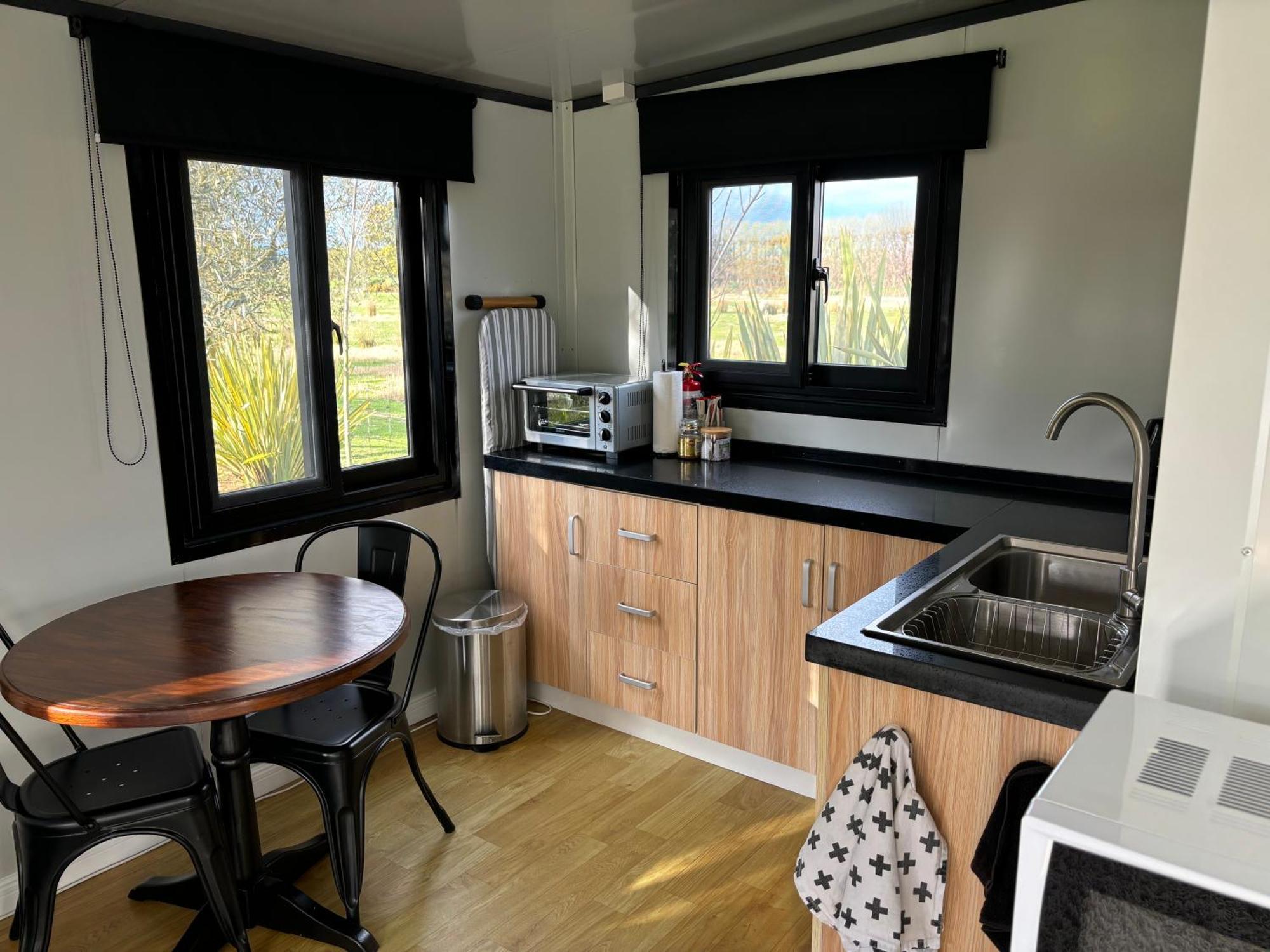 Adorable Little Container House Apartment Hastings Exterior foto